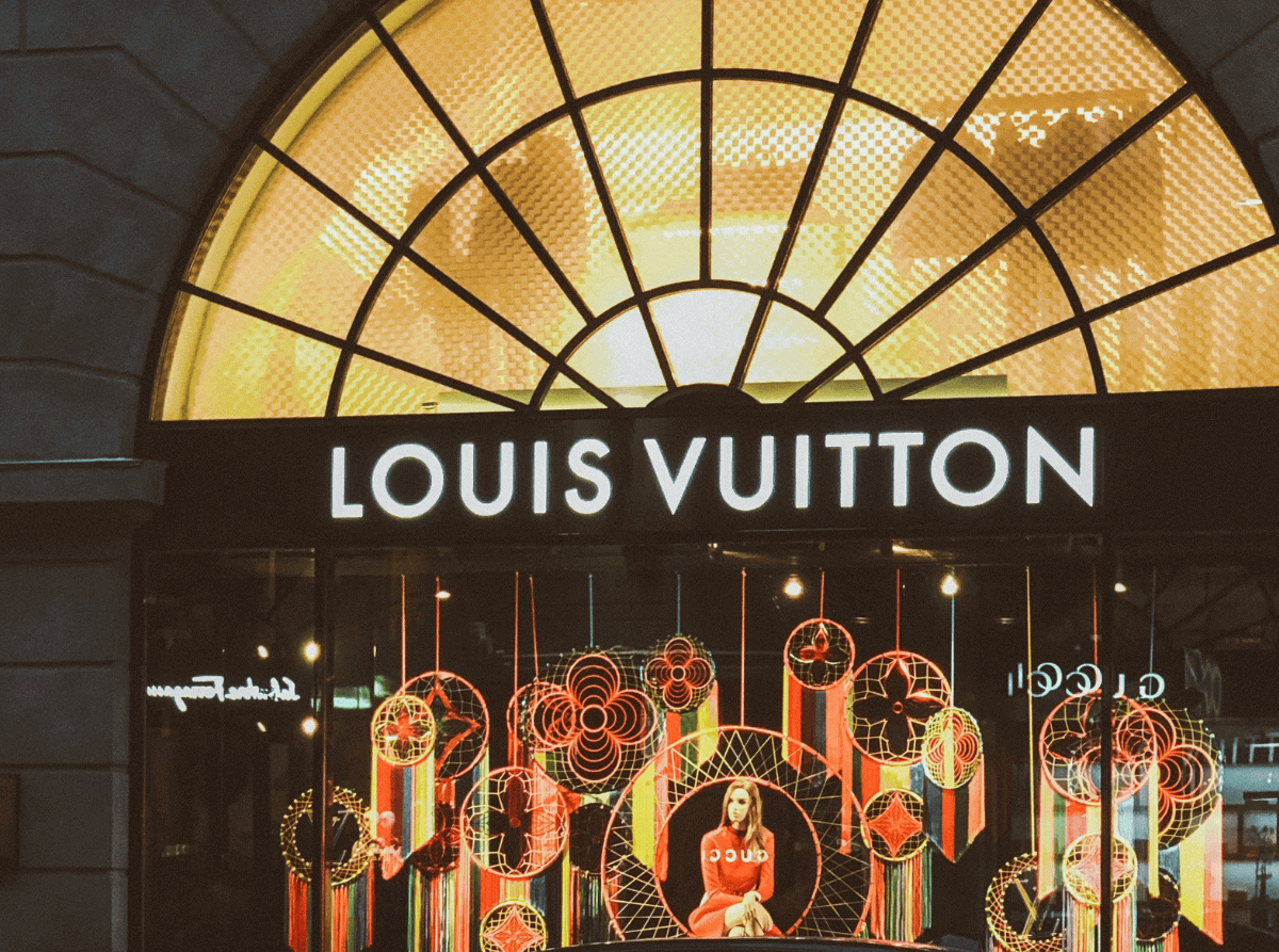 unusual-mezzanines-retail-louis-vuitton